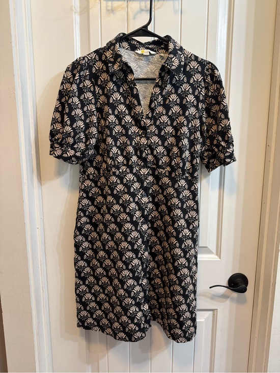 Boden Dresses & Skirts - Boden- Black and Beige Floral Print Short Sleeve Button-Front Dress with pocket